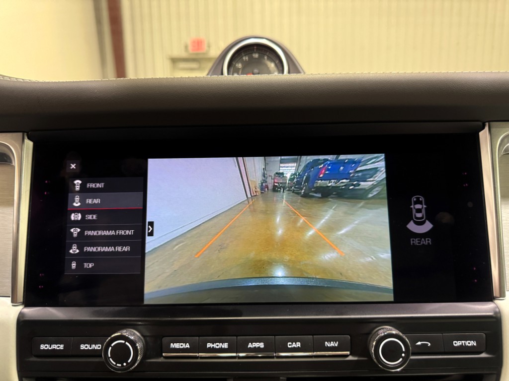 2021 Porsche Macan Image 29