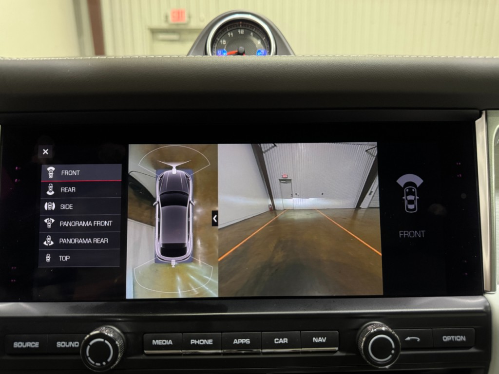 2021 Porsche Macan Image 30