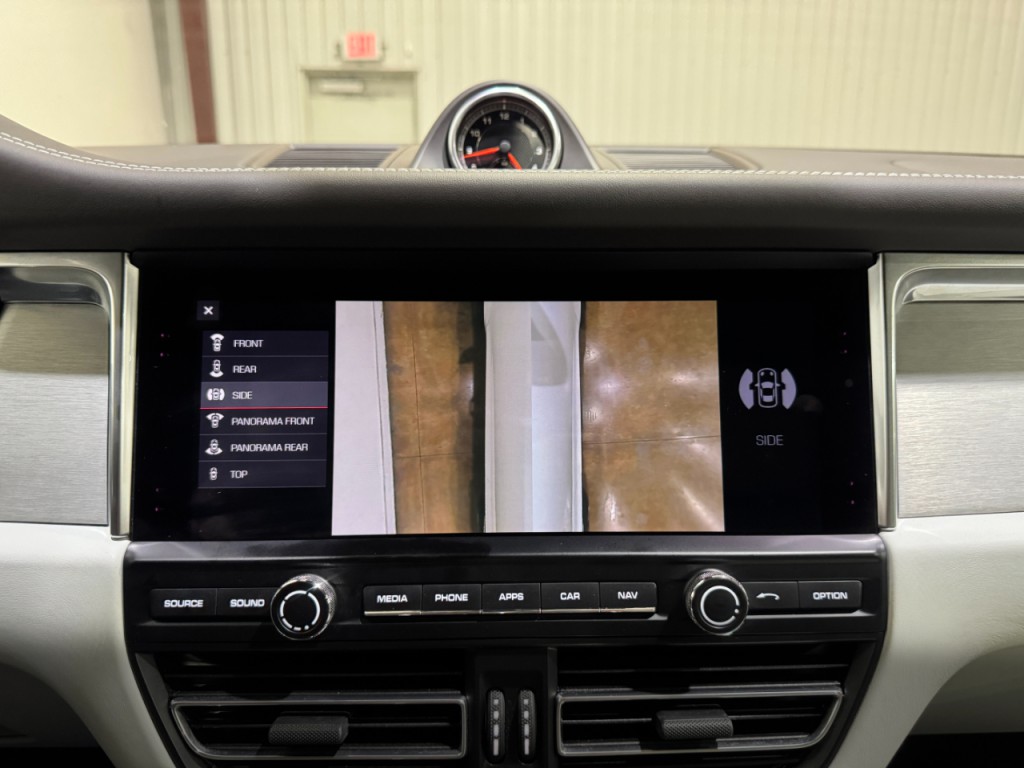2021 Porsche Macan Image 31