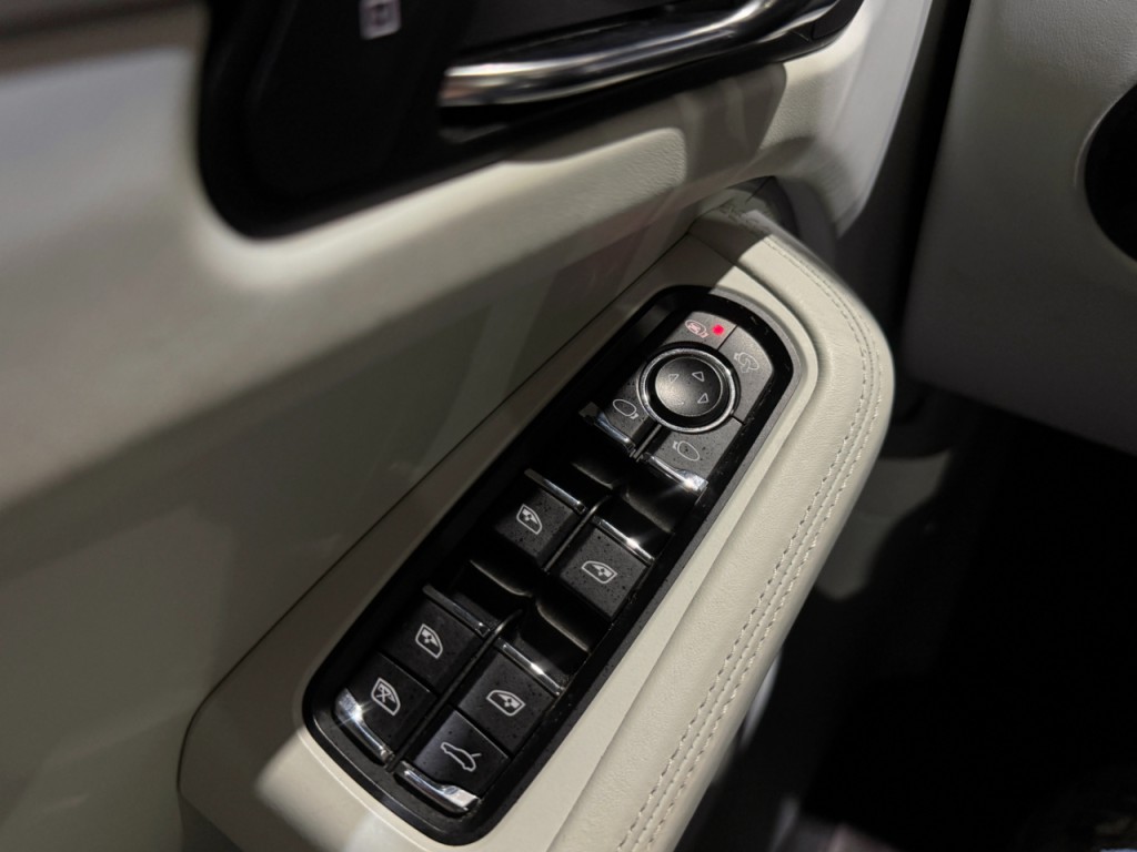 2021 Porsche Macan Image 38