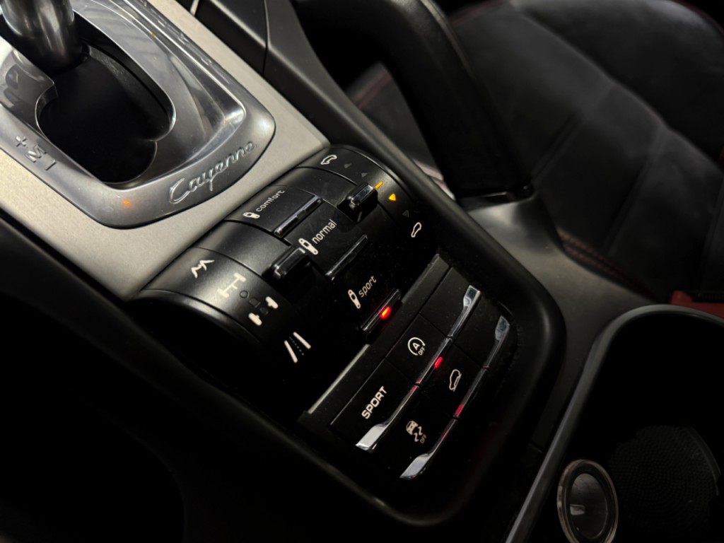 2013 Porsche Cayenne Image 8