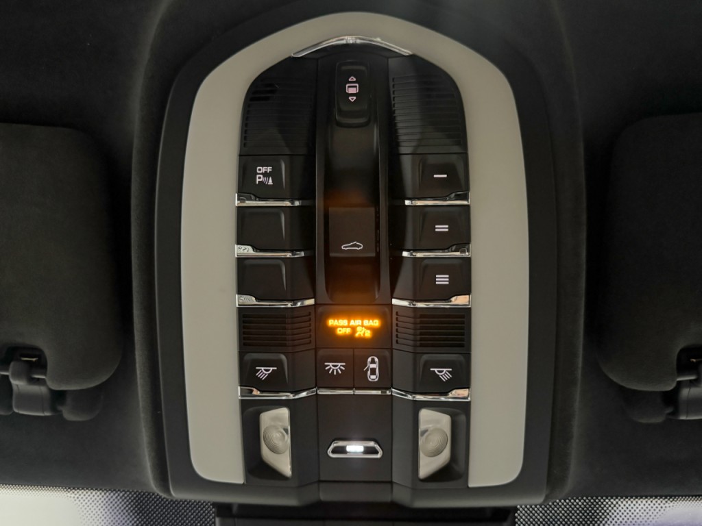 2013 Porsche Cayenne Image 16
