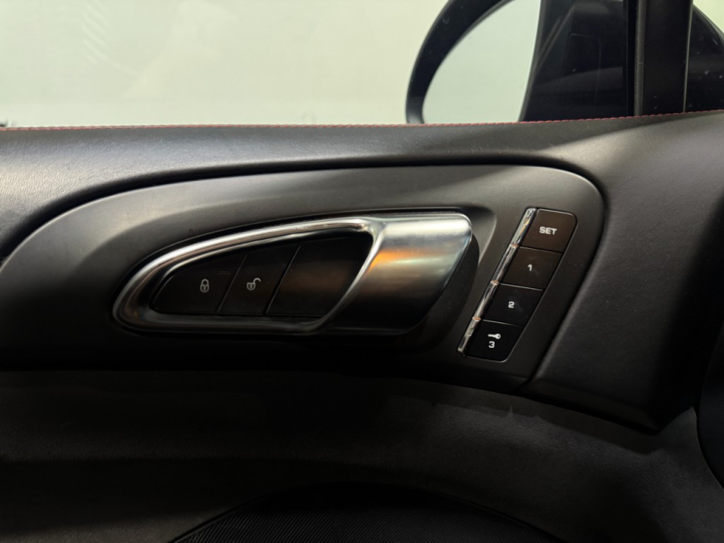 2013 Porsche Cayenne Image 18