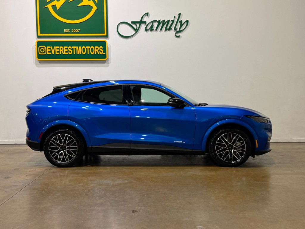 2025 Ford Mustang Image 3