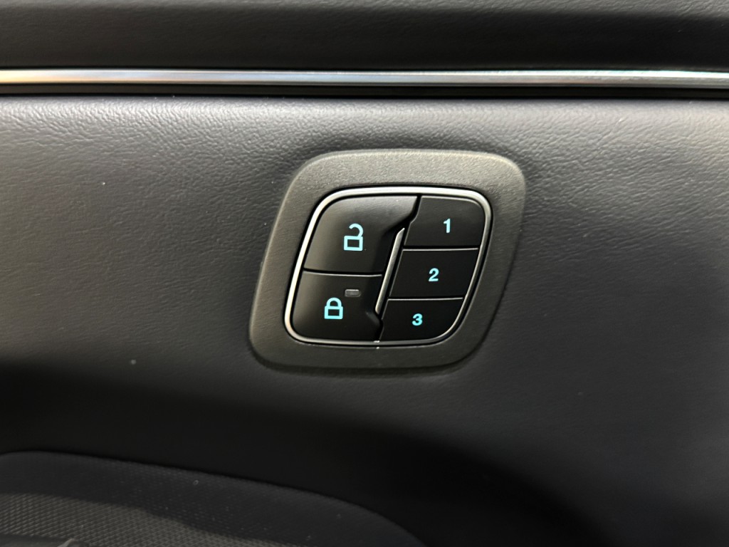 2025 Ford Mustang Image 25