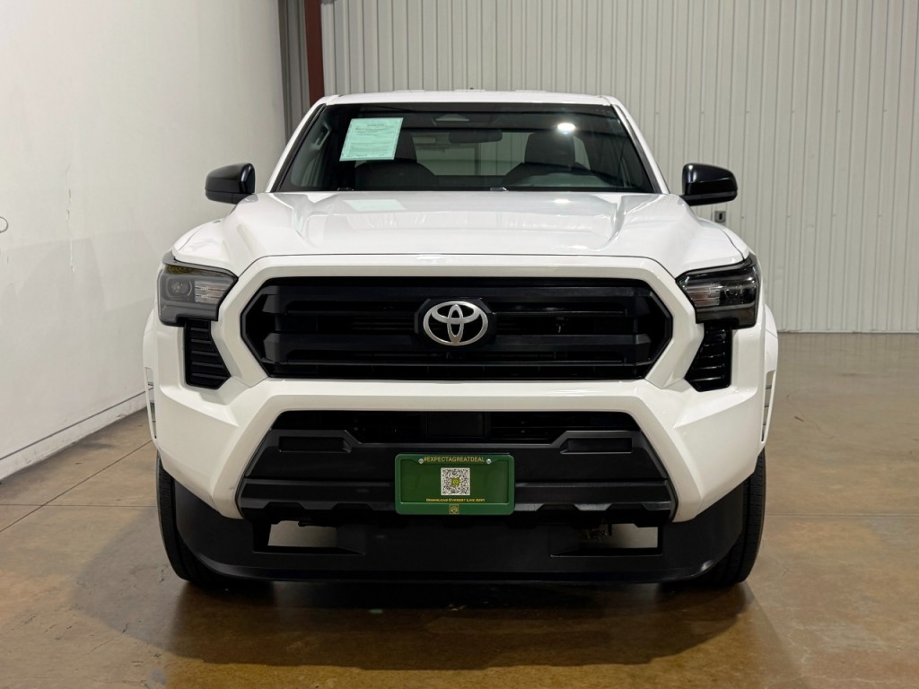 2024 Toyota Tacoma Image 2