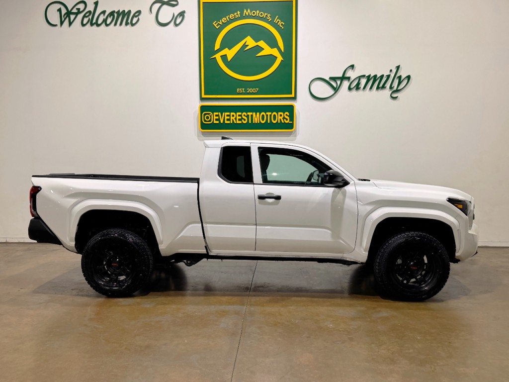 2024 Toyota Tacoma Image 2