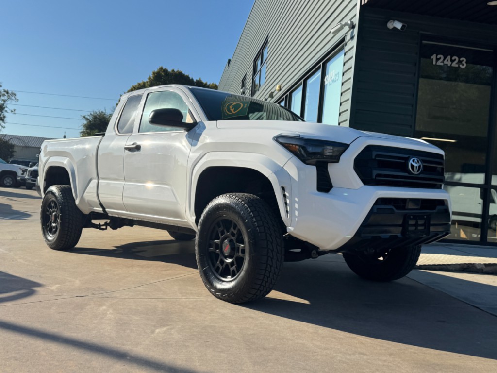 2024 Toyota Tacoma Image 2