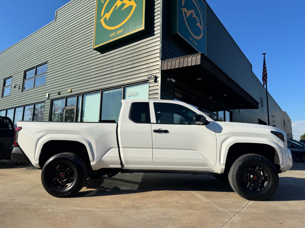 2024 Toyota Tacoma Image 3