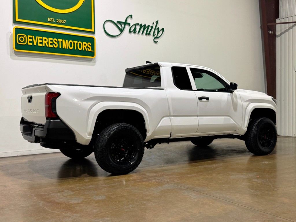 2024 Toyota Tacoma Image 9