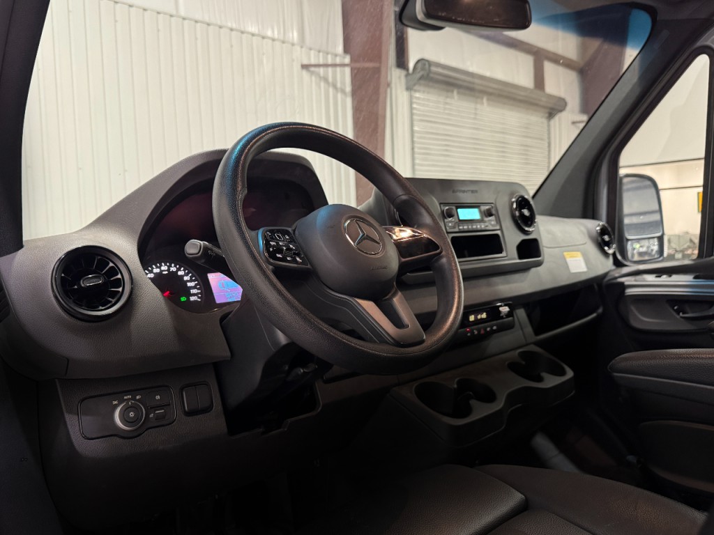 2022 Mercedes-Benz Sprinter Cargo Image 3