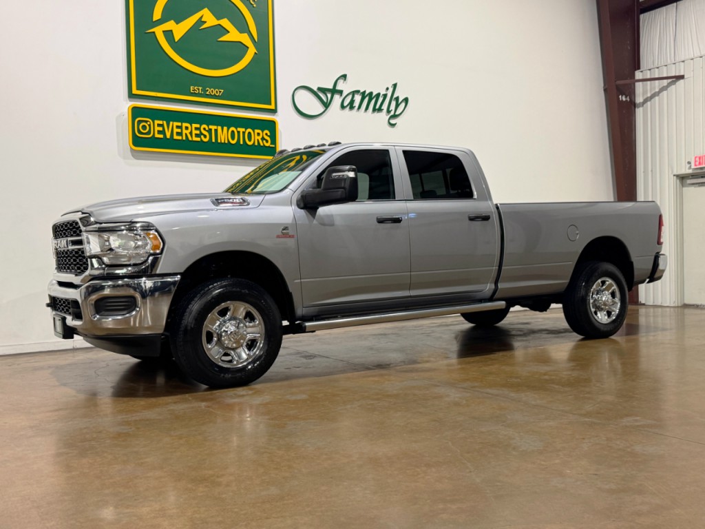 2024 RAM 2500 Image 3