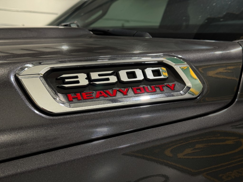 2021 RAM 3500 Image 3