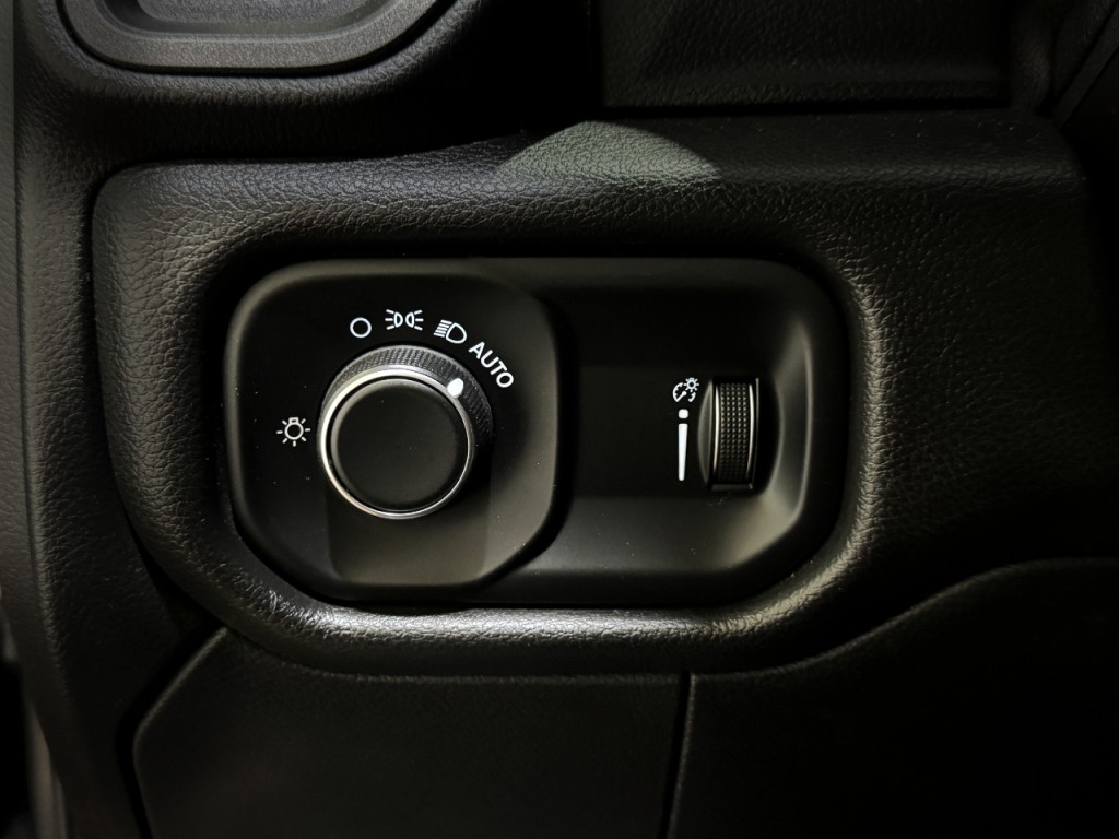 2021 RAM 3500 Image 14