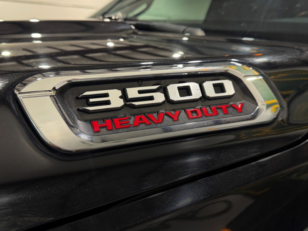 2022 RAM 3500 Image 21