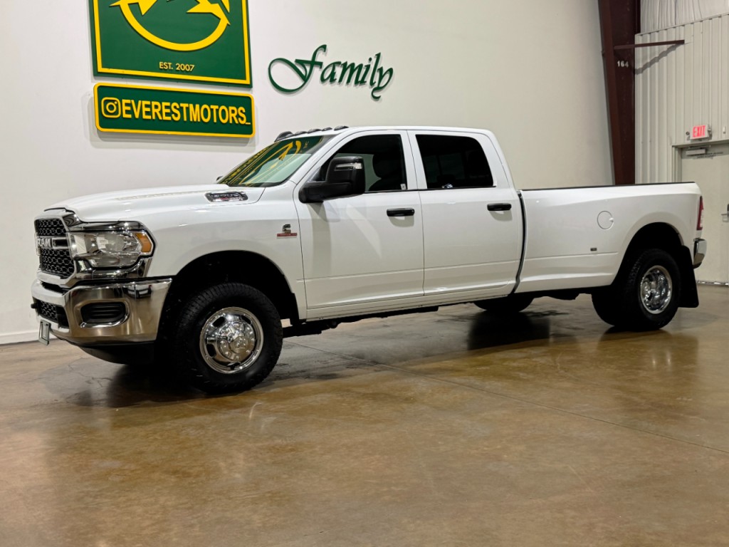 2024 RAM 3500 Image 3