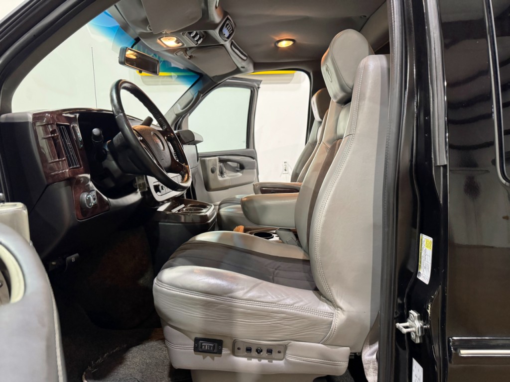 2013 GMC Savana Image 11