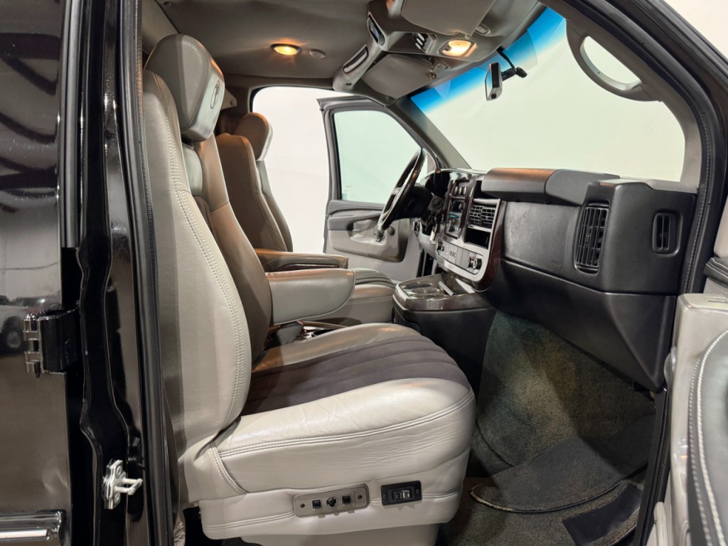 2013 GMC Savana Image 12