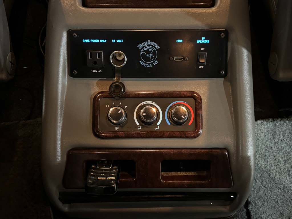 2013 GMC Savana Image 26