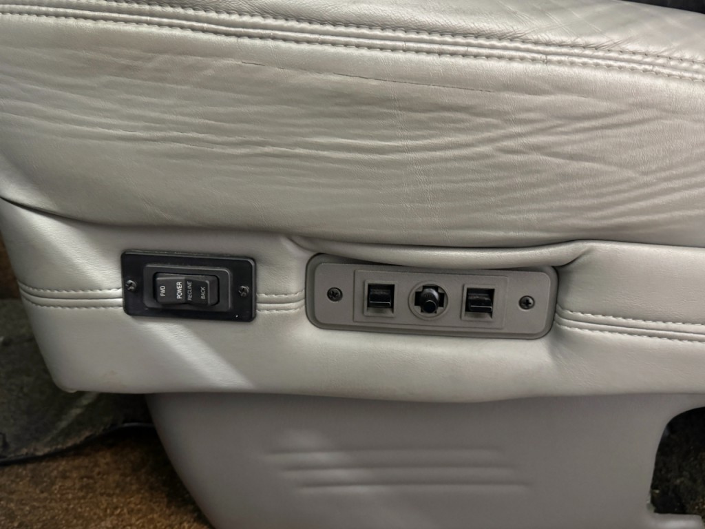 2013 GMC Savana Image 32