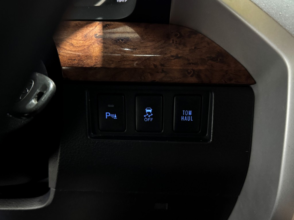 2015 Toyota Tundra Image 9