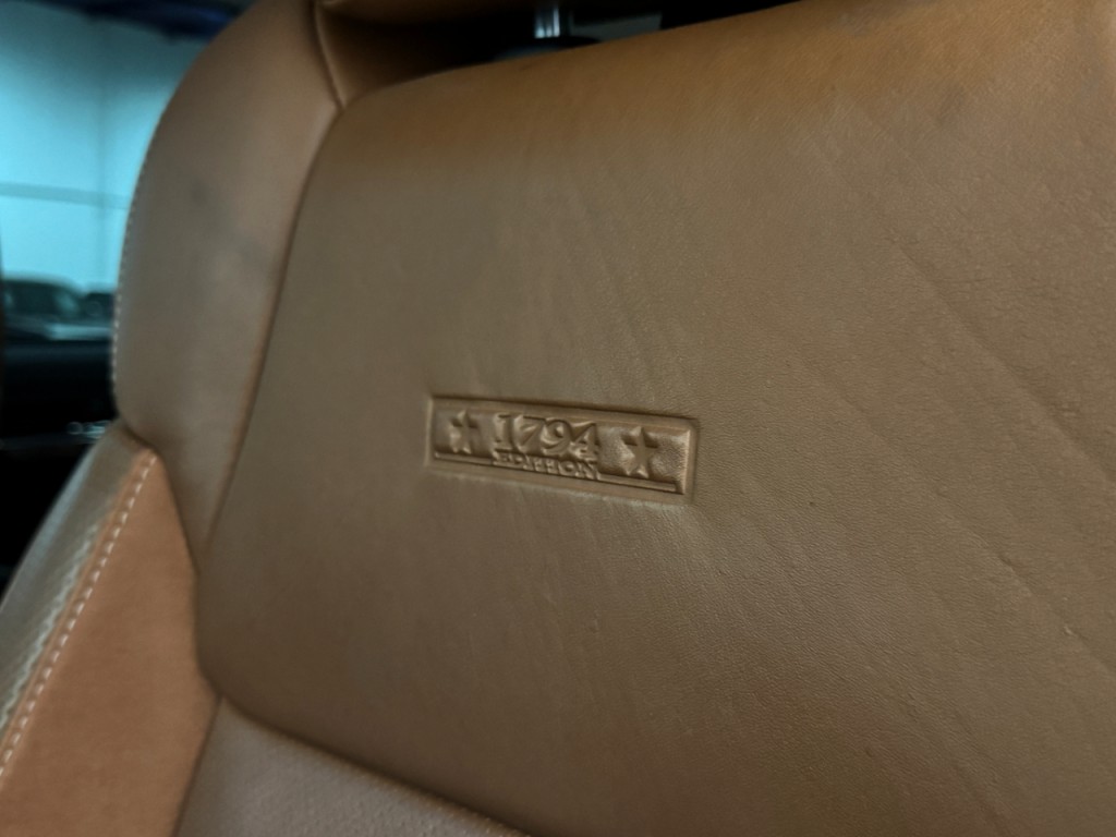 2015 Toyota Tundra Image 10