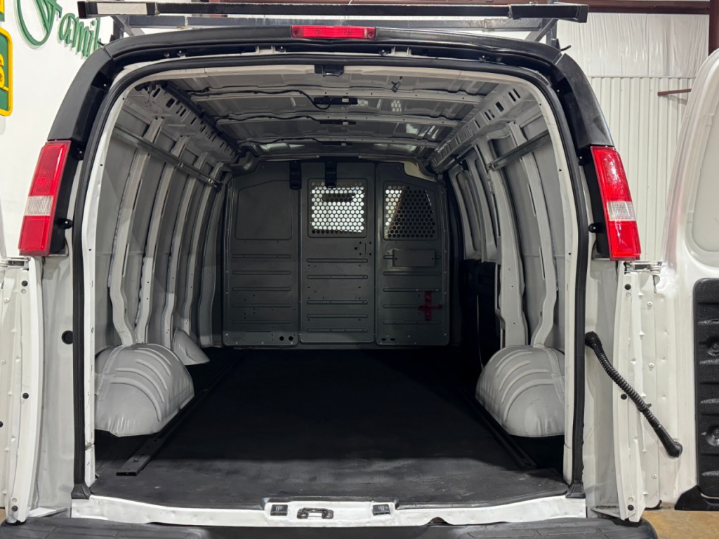 2021 Chevrolet Express Image 10