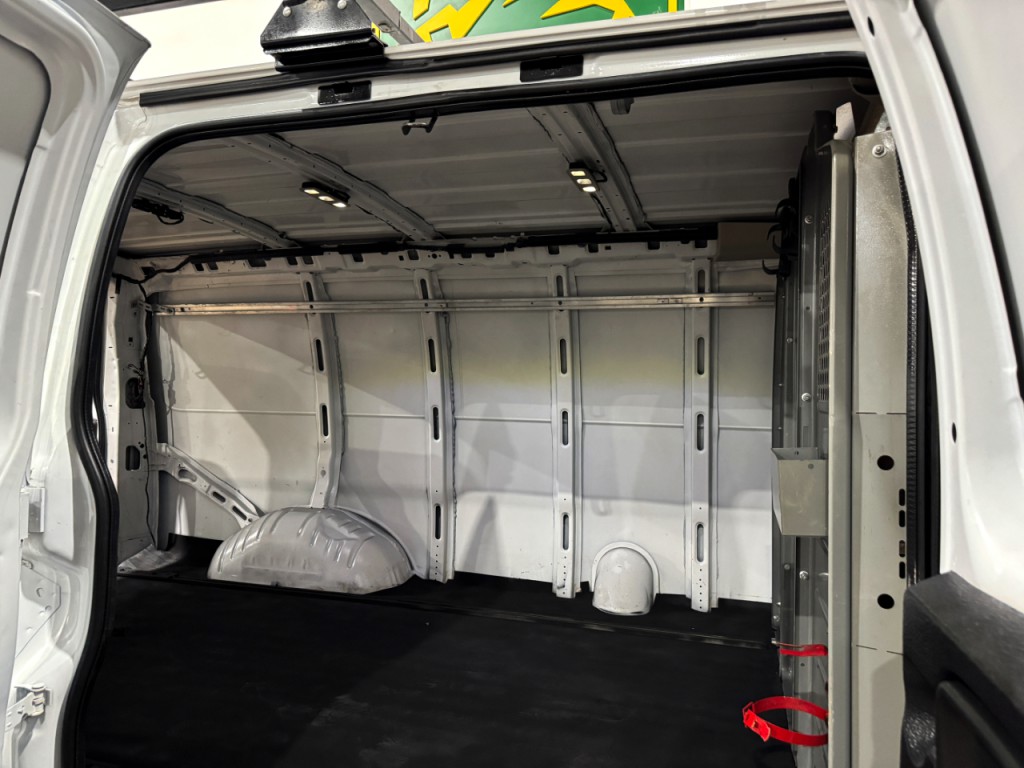 2021 Chevrolet Express Image 12