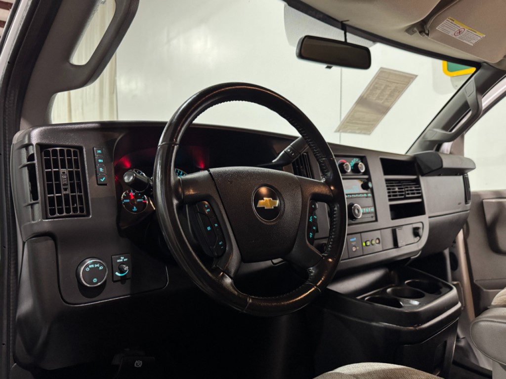 2021 Chevrolet Express Image 15