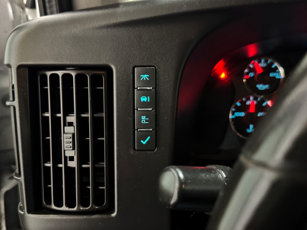 2021 Chevrolet Express Image 20