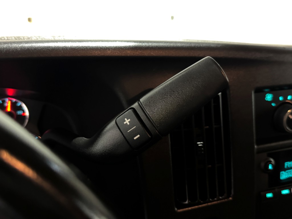 2021 Chevrolet Express Image 23