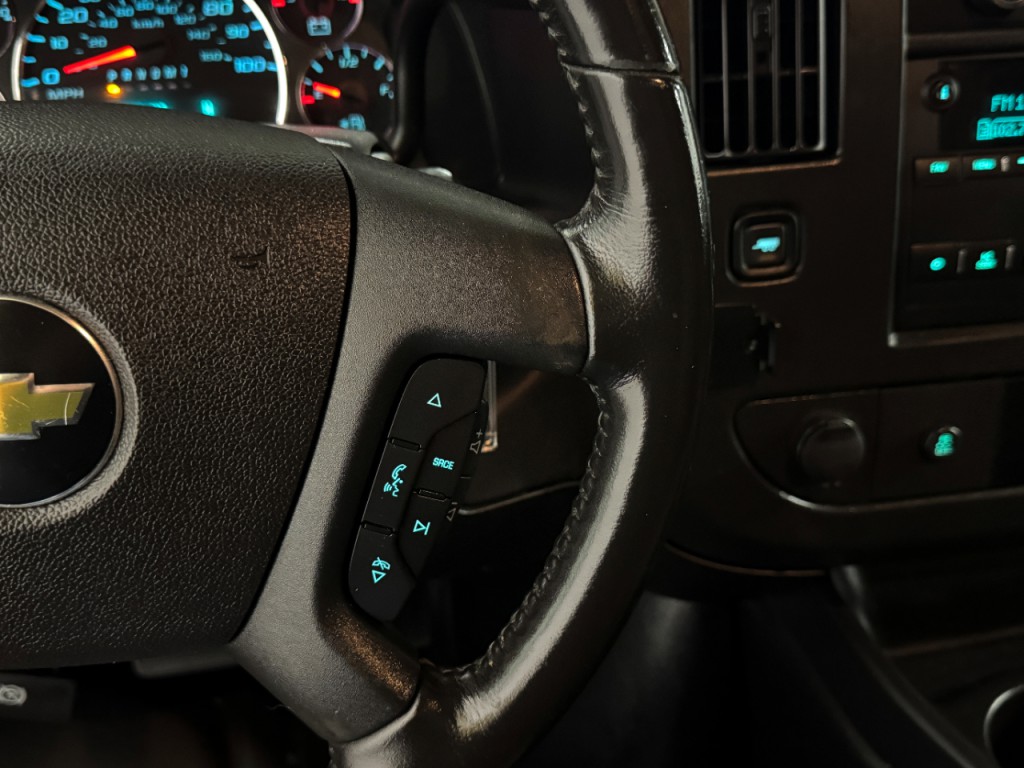 2021 Chevrolet Express Image 26