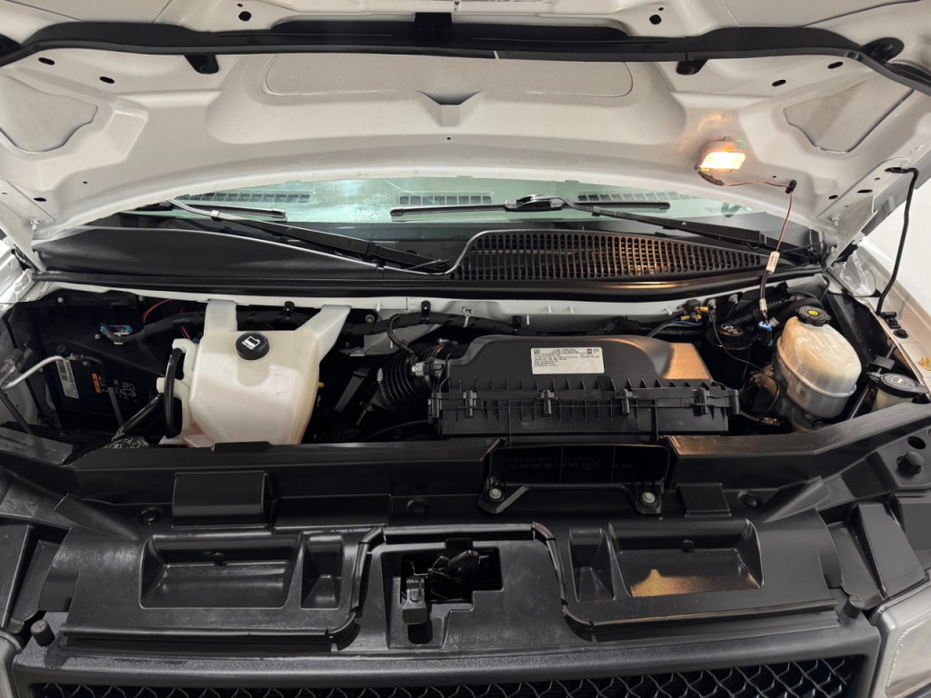 2021 Chevrolet Express Image 36