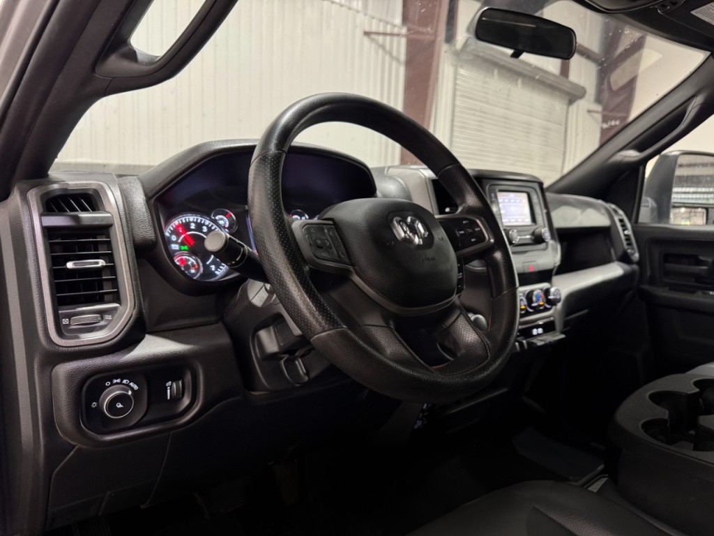 2023 RAM 2500 Image 3