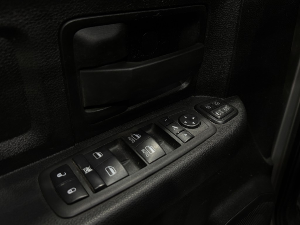 2023 RAM 2500 Image 9