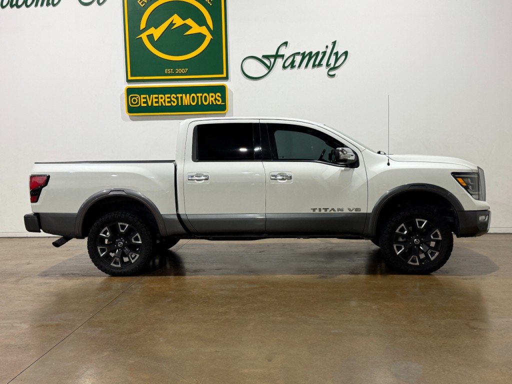 2020 Nissan Titan Image 3