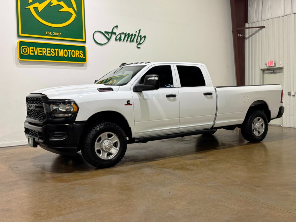 2023 RAM 3500 Image 3
