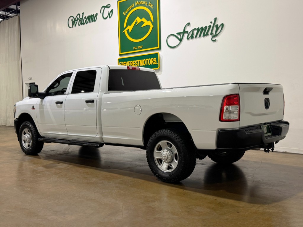 2023 RAM 3500 Image 6