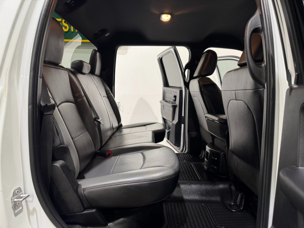 2023 RAM 3500 Image 16