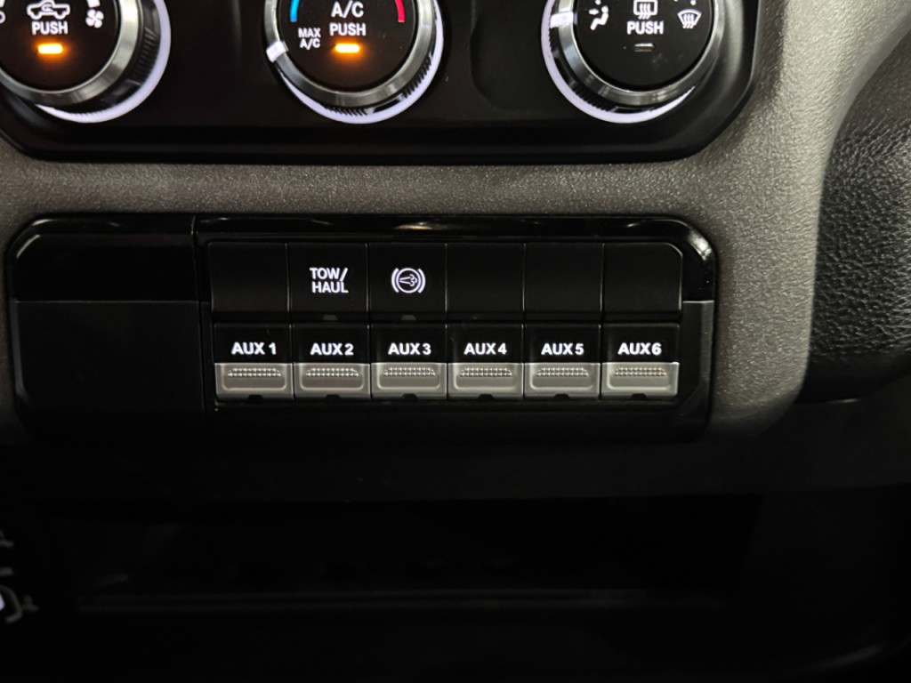 2023 RAM 3500 Image 28