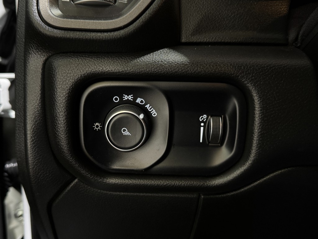 2023 RAM 3500 Image 30