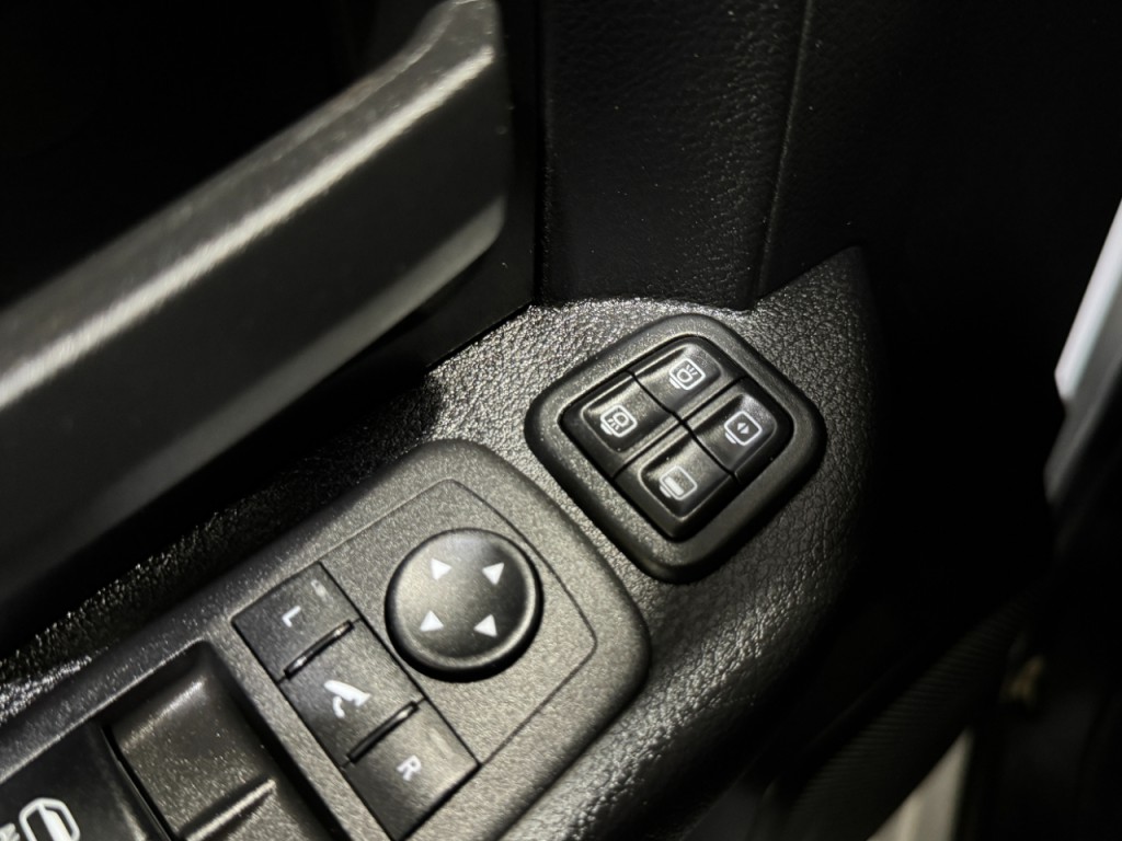 2023 RAM 3500 Image 32