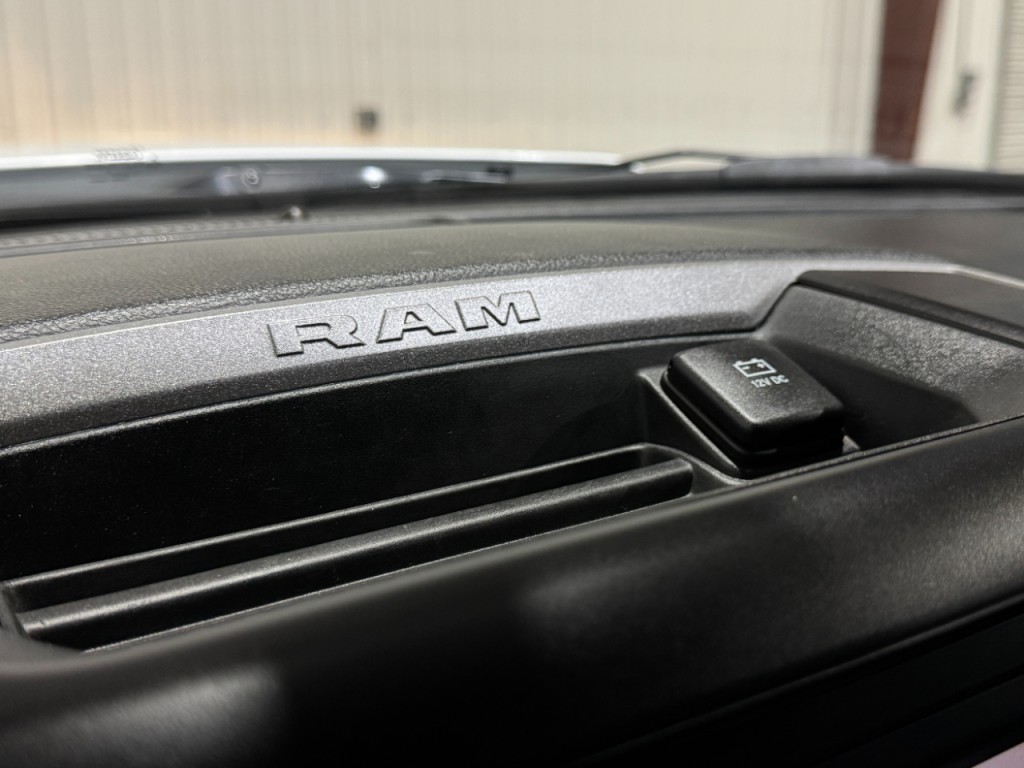 2023 RAM 3500 Image 33
