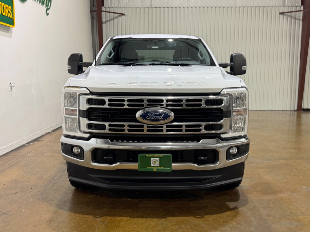 2023 Ford F-250 Image 2
