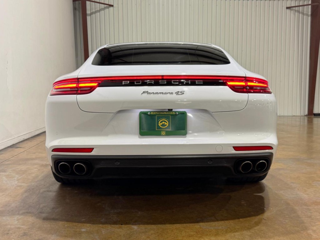 2017 Porsche Panamera Image 7