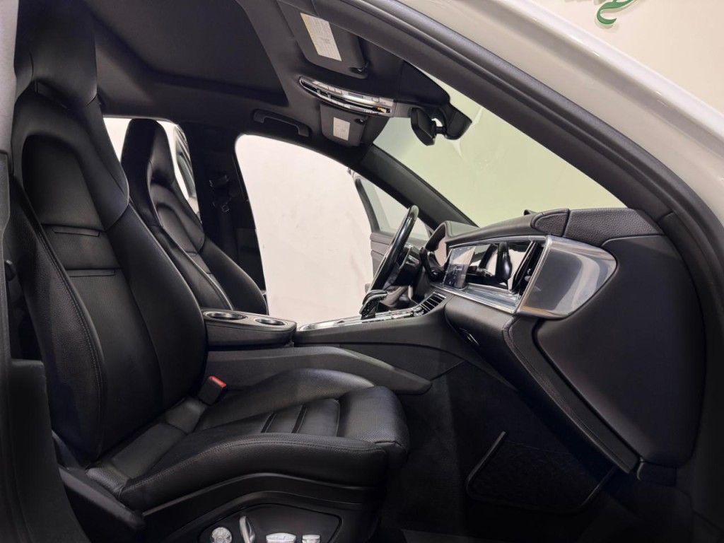 2017 Porsche Panamera Image 13