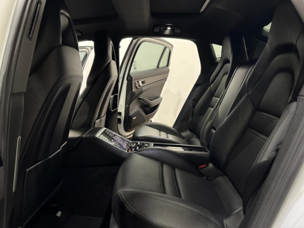 2017 Porsche Panamera Image 15
