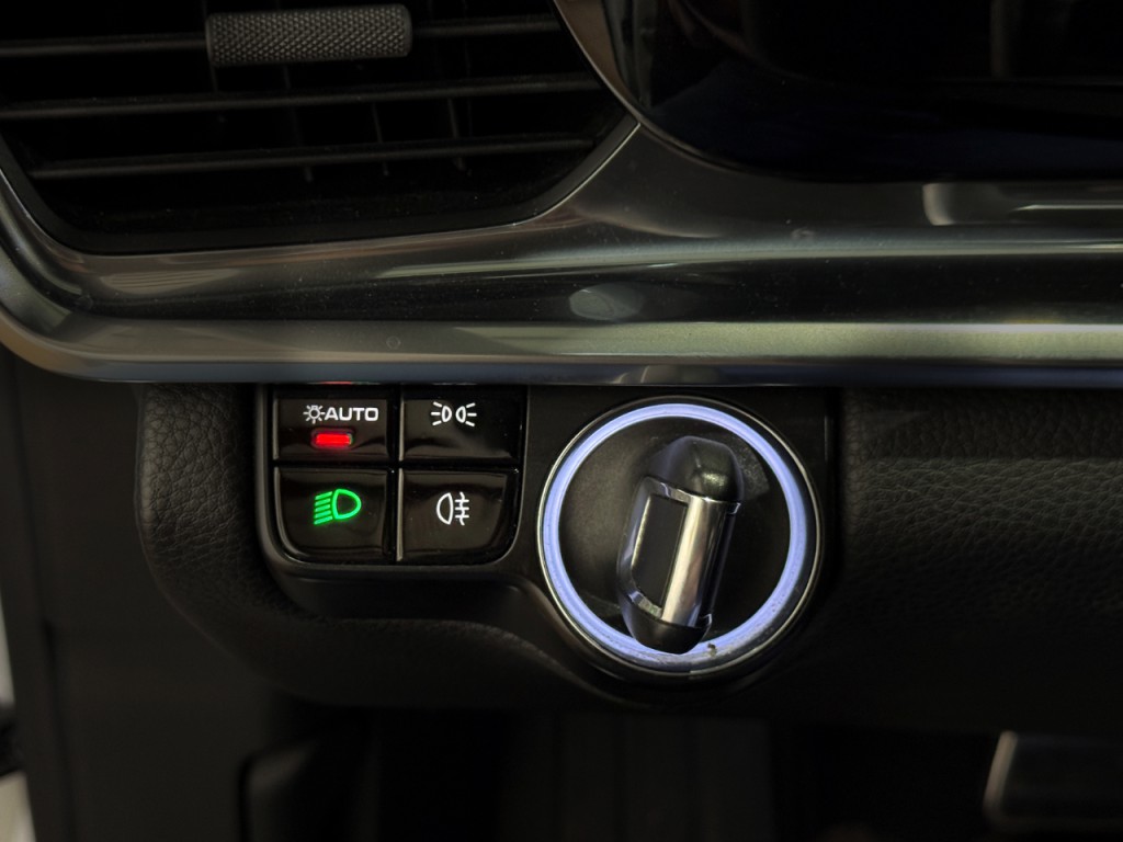 2017 Porsche Panamera Image 36