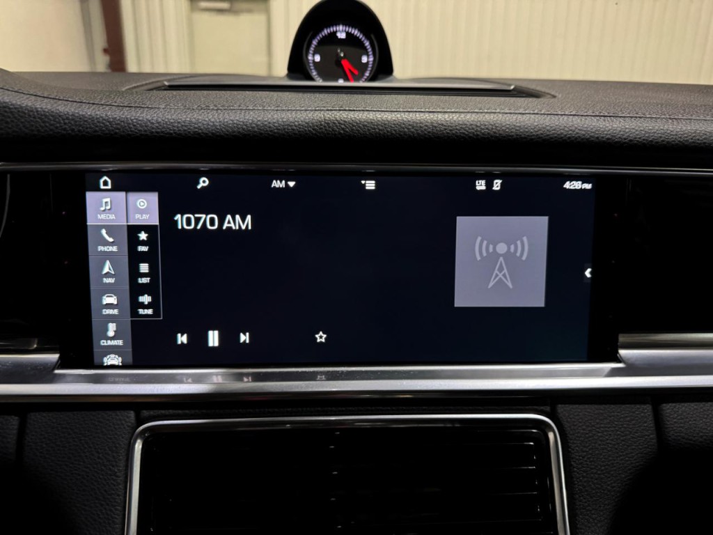 2017 Porsche Panamera Image 43