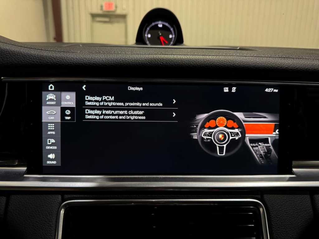 2017 Porsche Panamera Image 51